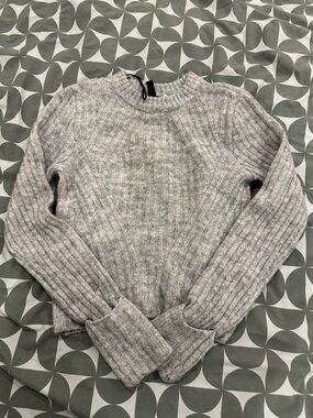 H&M Women's Ribbed Crewneck Sweater in Light Gray